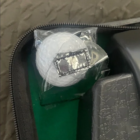 Portable Putting Green Putter Set - Green/Black - Picture 3 of 10